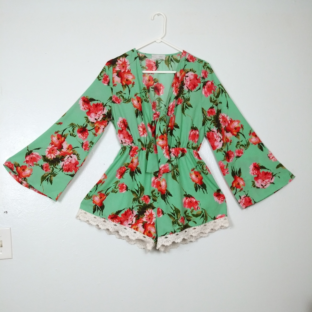 AUDREY 3+1 Bell Sleeve Romper Women's Size L Green Floral Print
